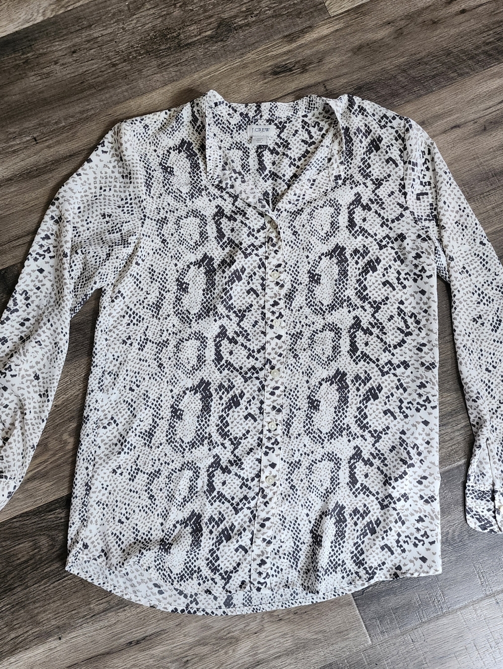 J Crew Factory Serpentine Snake Print Mock Neck Button Up Blouse White AL502